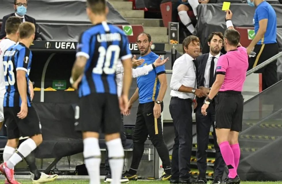 Conte DT del Inter es amonestado tras el incidente con Ever Banegas. / Gentileza.
