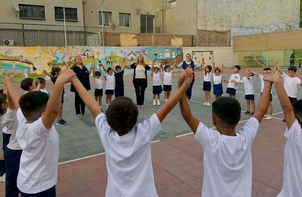Inicio del ciclo lectivo en las escuelas de Mendoza. Escuela Quintana, segundo grado con las maestras Lucía y Romina. Foto: Orlando Pelichotti