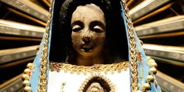 La Virgen de Luján luce tres estrellas en su nuevo manto