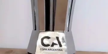 Parte del nuevo trofeo de la Copa Argentina