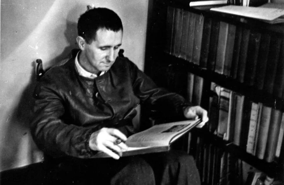 Bertolt Brecht: el hombre que volvió épica la escena