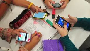 El 46% de los niños empiezan a pedir el celular alrededor de los 7 años