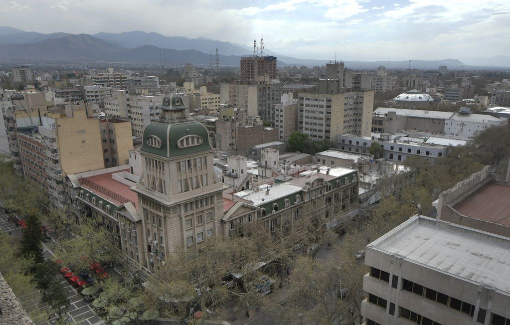 La ciudad fue creciendo en altura, a partir del pasaje. Foto:  Orlando Pelichotti/ Los Andes