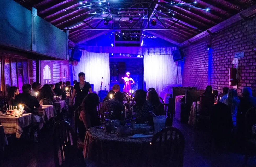Ubicado en Godoy Cruz, Cibao ofrece una original fusión de bar, restaurante y disco.