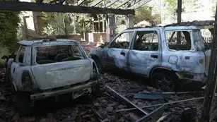 Tres autos incendiados en una cochera generaron susto en Guaymallén. Orlando Pelichotti / Los Andes