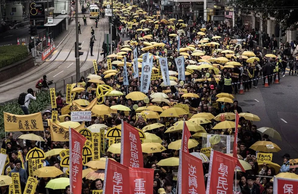 Miles de personas marcharon por la democracia en Hong Kong