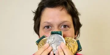 Se trata de la ex nadadora alemana Sandra Völker quien ganó tres medallas en Atlanta.
