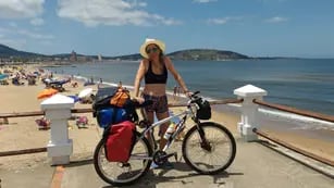 Mónica Romero recorre el mundo en su bicicleta y rompe los esquemas sobre viajar a cierta edad