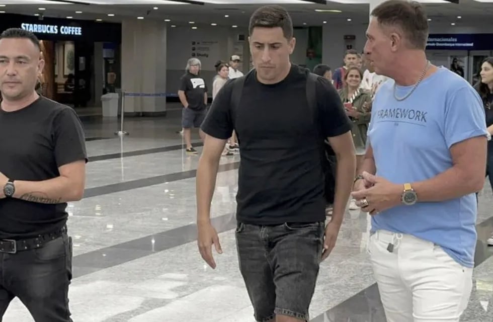 Merentiel (centro) vuelve al fútbol argentino para vestir la camiseta de Boca. / gentileza