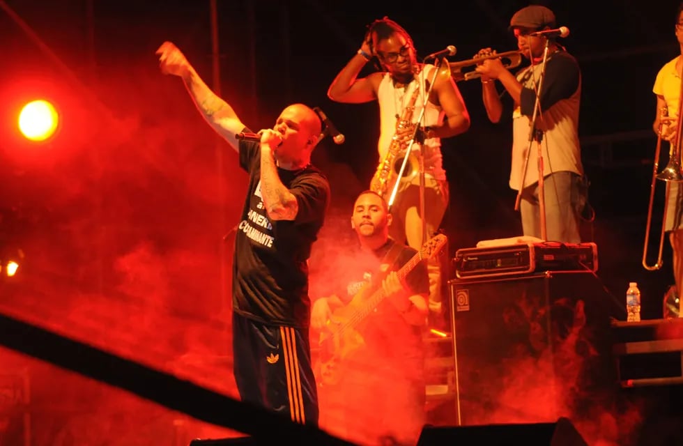 El día en que Residente y Calle 13 hicieron bailar a 50.000 mendocinos en un cuestionado show. Foto: Archivo / Los Andes.