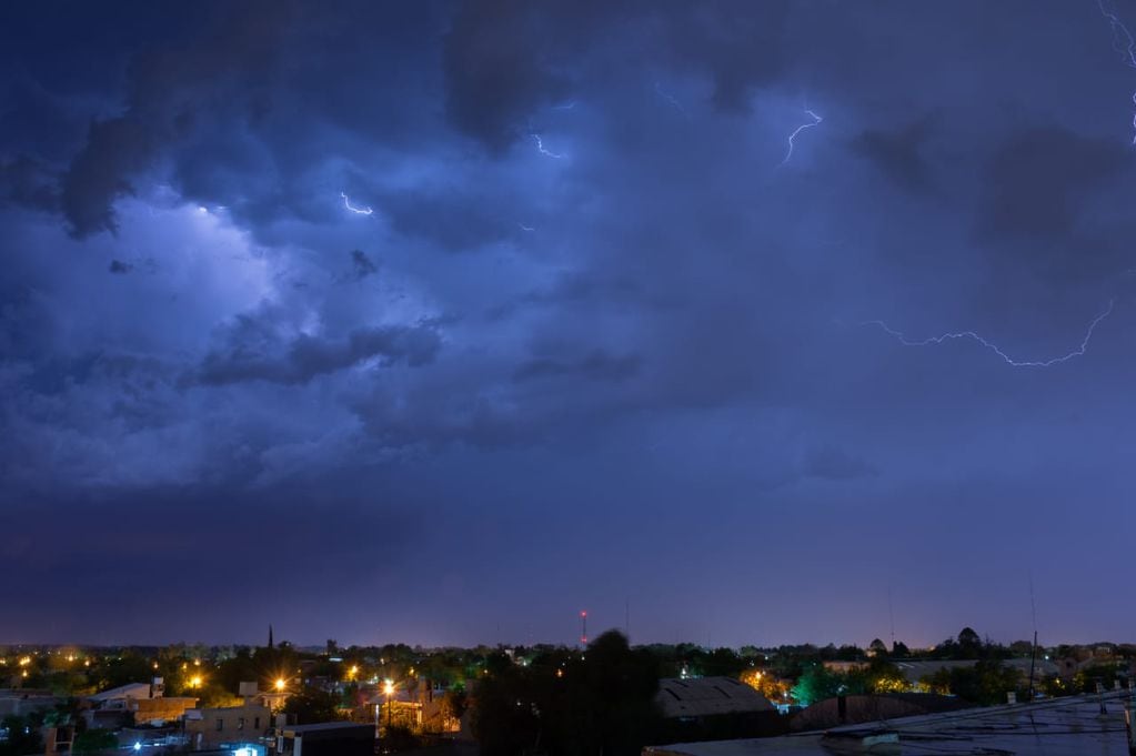 Fuertes tormentas se registraron el martes en la noche en diferentes zonas de Mendoza. - Gentileza / Emilio Diumenjo