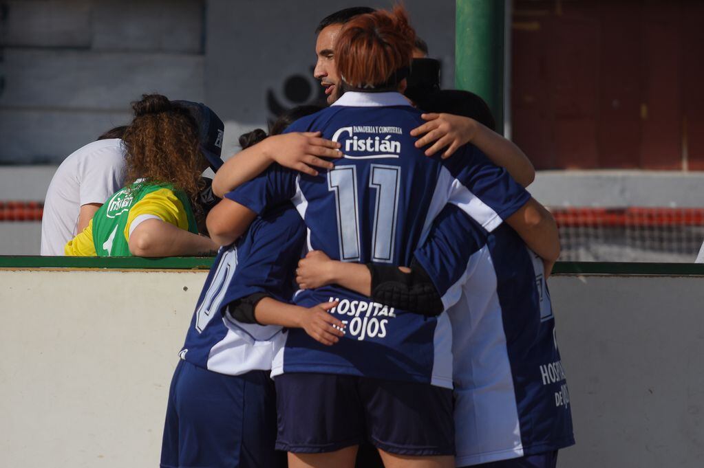 Equipo Femenino de Futbol para Ciegas de YPF Petroleras participa en el Torneo Nacional 
Foto Claudio Gutiérrez Los Andes
