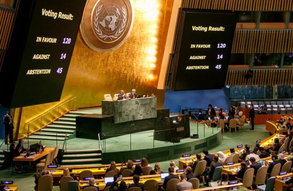 La Asamblea de las Naciones Unidas tras la votación por una tregua humanitaria en Gaza. Foto: BBC