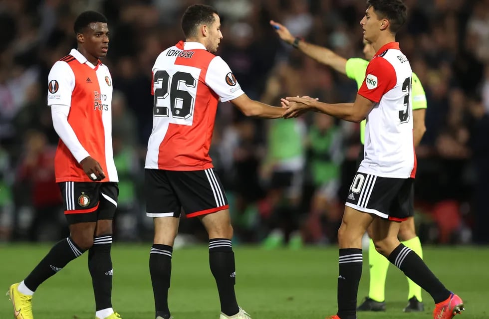 ROTTERDAM, NETHERLANDS - SEPTEMBER 15: Oussama Idrissi of Feyenoord celebrates with teammate Ezequiel Bullaude after scoring their side's sixth goal during the UEFA Europa League group F match between Feyenoord and SK Sturm Graz at Feyenoord Stadium on September 15, 2022 in Rotterdam, Netherlands. (Photo by Dean Mouhtaropoulos/Getty Images)