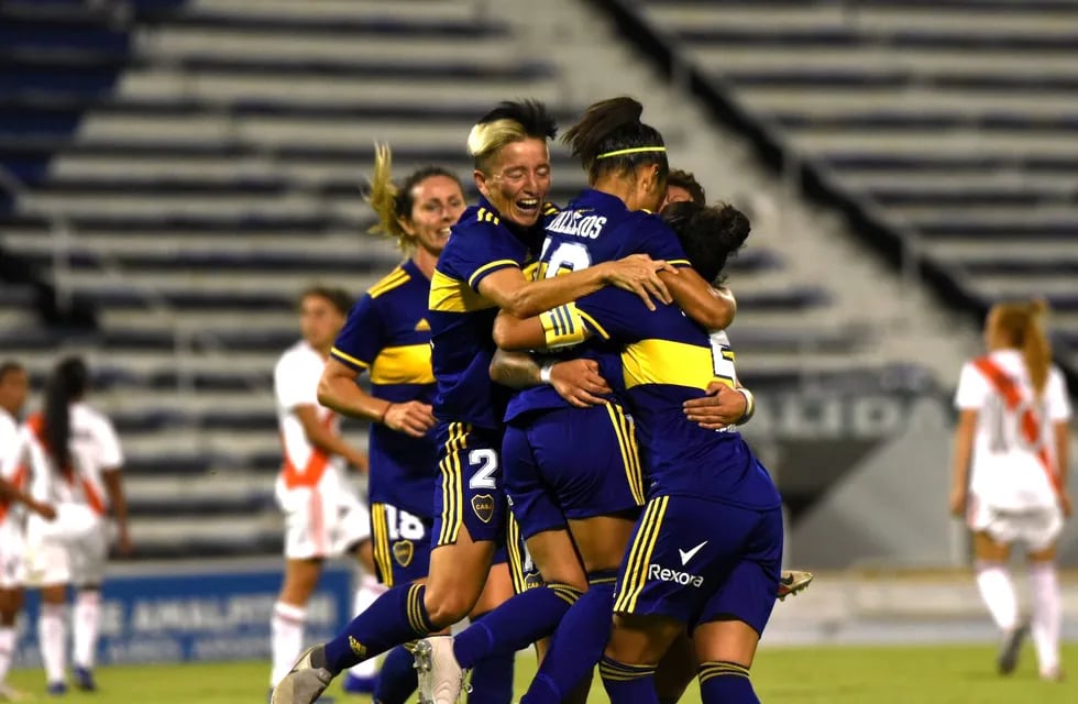 Boca aplastó a River y se consagró campeón en el primer campeonato profesional femenino. Historico. / Gentileza.