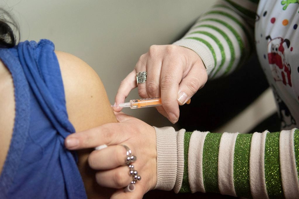 La vacunación contra el Covid-19 comienza el 29 de diciembre en Argentina. / Ignacio Blanco - Los Andes