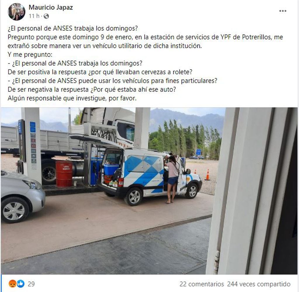 Un usuario de redes sociales fotografió a una camioneta de Anses con cervezas, bolsos y una heladerita.