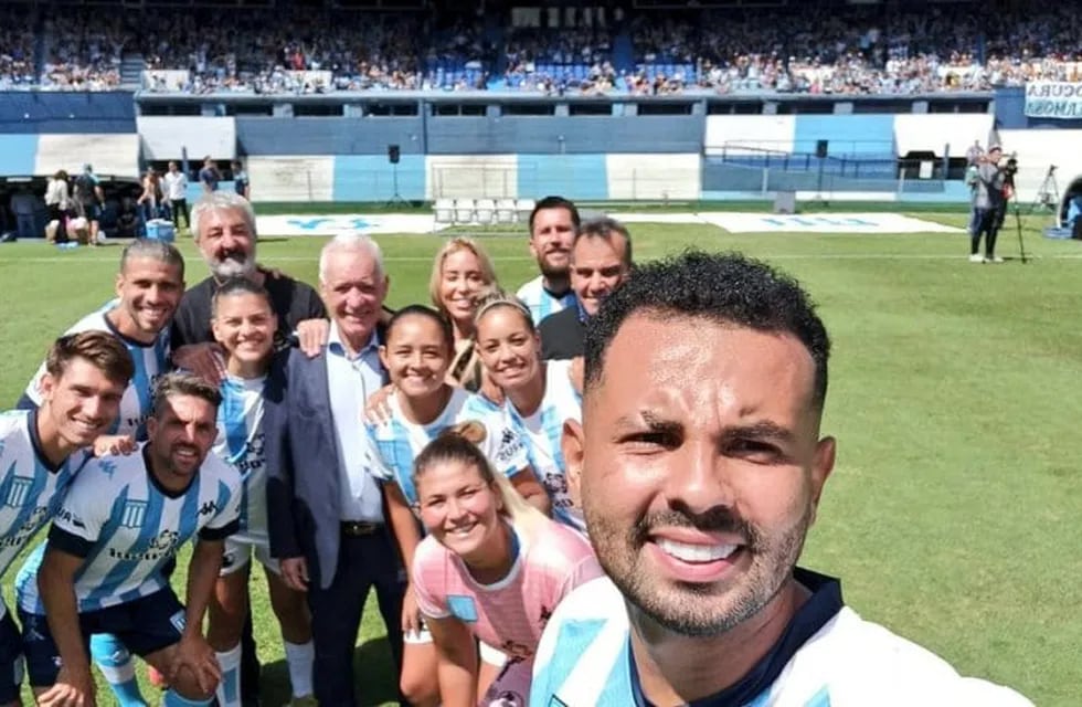 Racing Club hizo expltoar a Avellaneda y realizó la presentación de sus refuerzos tanto del fútbol masculino como del femenino en conjunto. Excelente iniciativa. / Gentileza.