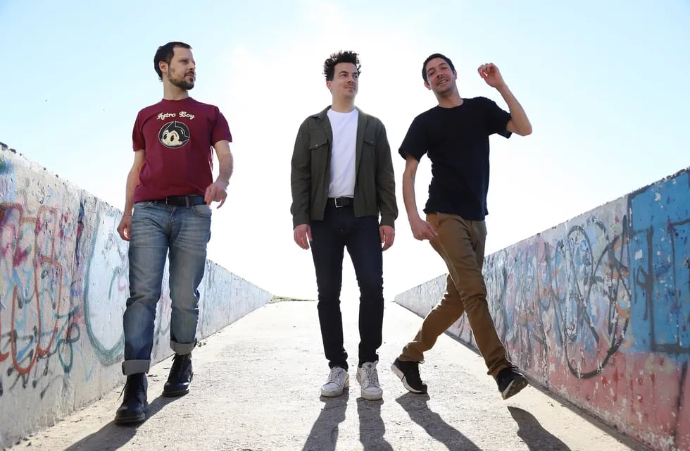 El trío viene a presentar "Cuentitos", su quinto álbum de estudio.