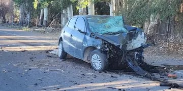 Un joven murió al chocar contra un árbol en Rivadavia