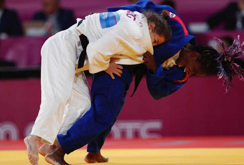 
Foto: AP | Paula Pareto de Argentina y Vanesa Godinez compiten en la semifinal de judo femenino +48 kg.
   