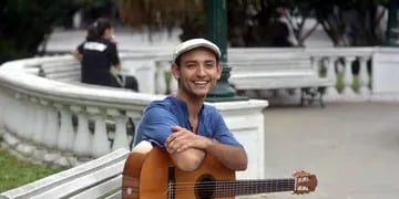 El joven cantautor sancarlino ganó el Pre Cosquín con su tonada inédita “Provinciano” y esta noche pisará el escenario del festival oficial.