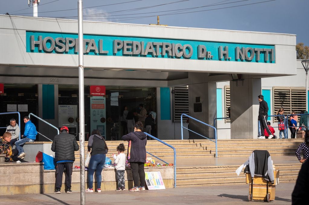El recién nacido fue trasladado al Hospital Pediátrico Dr. Humberto Notti, en Guaymallén.
 
Foto: Ignacio Blanco / Los Andes 