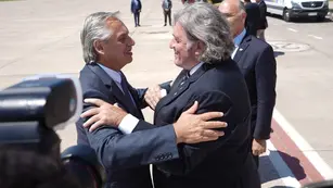 El presidente Alberto Fernández llegó a Mendoza y fue recibido por José Luis Ramón y Guillermo Carmona.