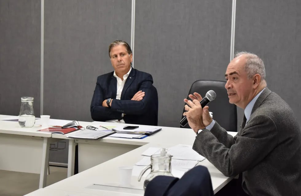 Jorge Albarracín, titular de la Junta Electoral de Mendoza, visitó la Legislatura para debatir la iniciativa de Suárez.