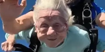 Una mujer de 104 años saltó en paracaídas y busca entrar en los Guinness