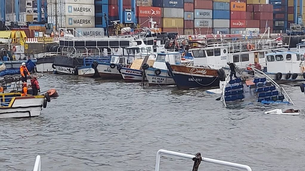 Marejadas en Valparaíso: daños en lanchas en el puerto (Gentileza / Biobiochile.cl)