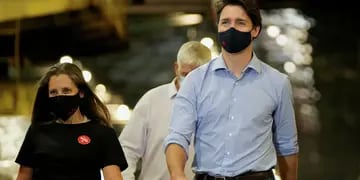 Video: un manifestante le lanzó piedras al primer ministro de Canadá en un acto de campaña