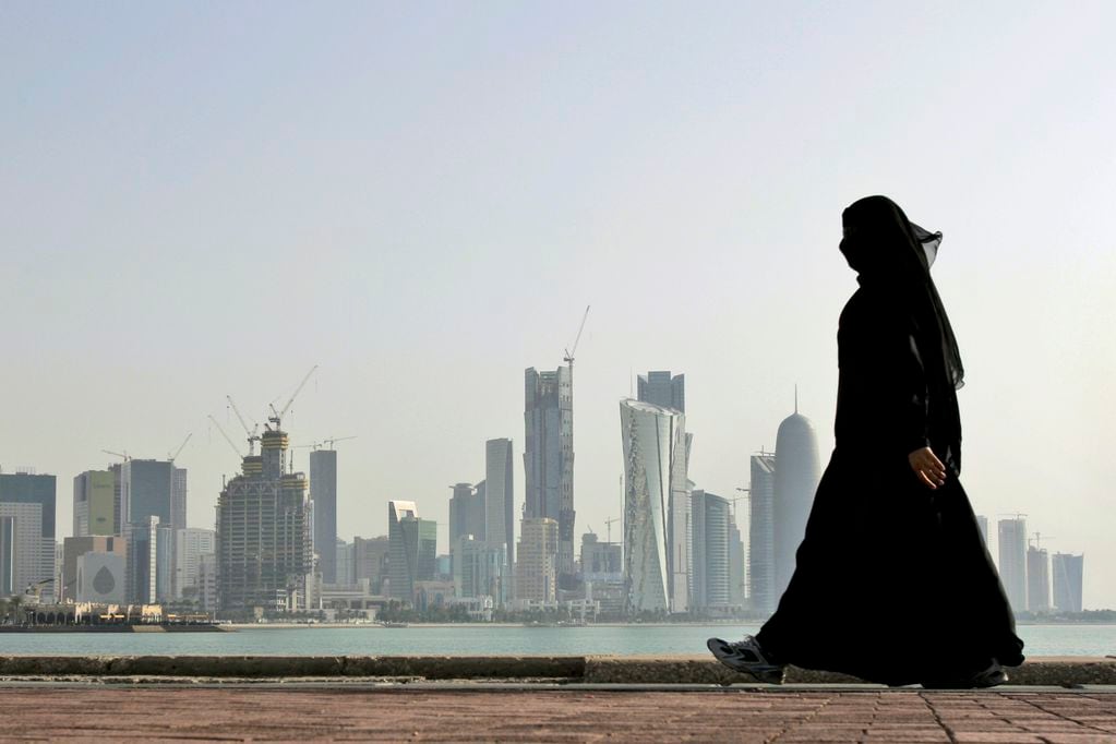 Qatar impone su código de vestimenta para los turistas que vayan al Mundial. / Foto: AP
