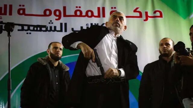 Video: tras el alto al fuego, el líder de Hamás posa con un niño sosteniendo un fusil
