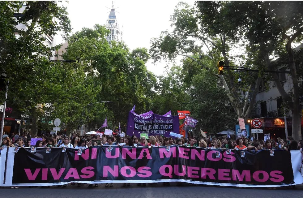 El colectivo “Ni una menos” lleva años exigiendo políticas más firmes para terminar con los femicidios. Foto: Archivo Los Andes