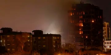 Un feroz incendio en dos edificios en España dejan al menos cuatro muertos y 14 heridos