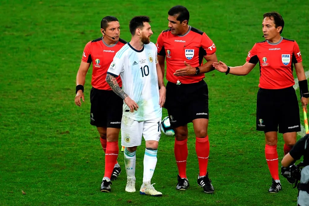 La Copa América dejó en claro que los arbitrajes manejan los resultados en el fútbol argentino y que aquel que se revela es castigado.