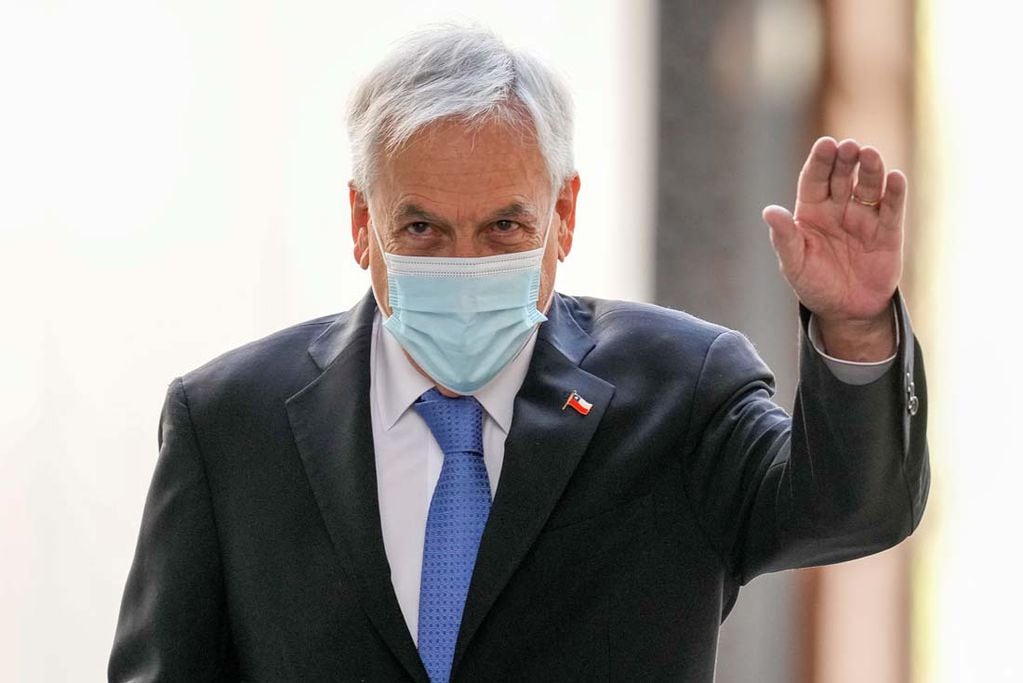 El ministro del interior de Chile habló en representación del Gobierno encabezado por Sebastian Piñera llega a La Moneda. (AP)