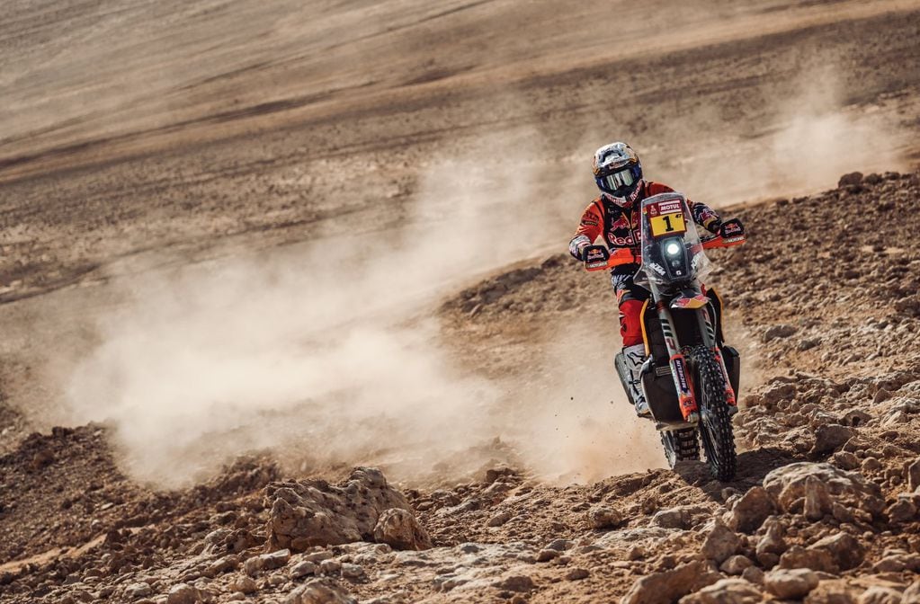 Kevin Benavides culminó segundo en la séptima etapa del Dakar 2022 entre las Motos y ascendió al top tres en la general.