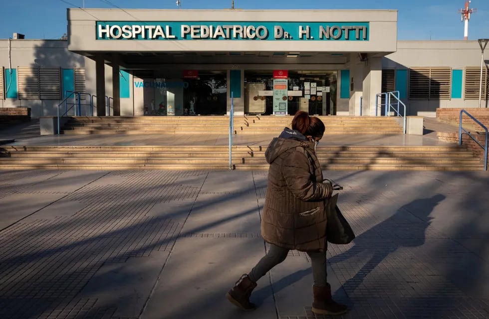 Un niño de tres años fue mordido en la cara por un Pitbull y tuvo que ser internado en el Hospital Notti. / Foto: Ignacio Blanco