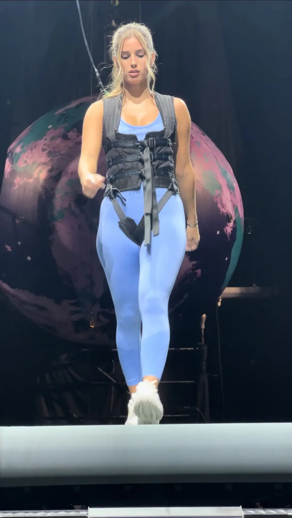 Julieta Poggio debutó en AVEN, el show de Fuerza Bruta