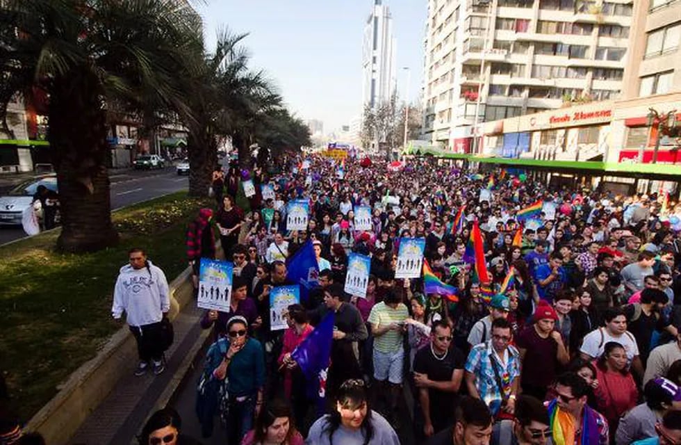 Marcha por la ley de adopciones en Chile