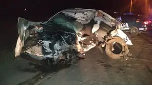 Así quedó la camioneta Toyota Hilux tras el choque contra un árbol en Maipú