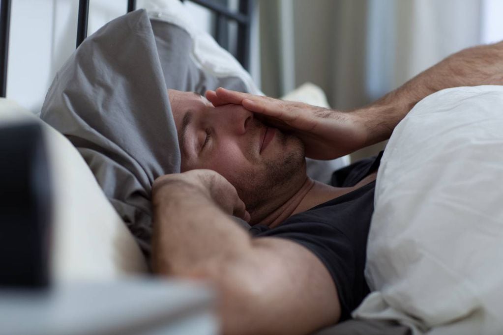 Esto no es simplemente un fenómeno molesto sino que puede constituir una enfermedad con nombre y apellido: “Síndrome de apneas obstructivas del sueño”. 