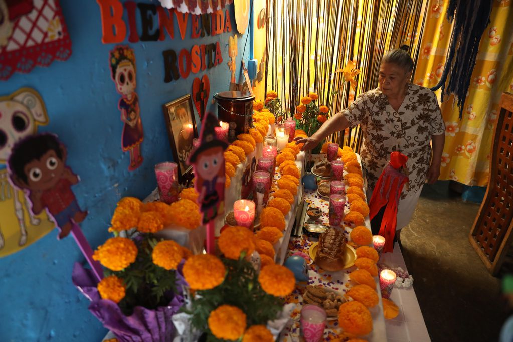 En México, la celebración del "Día de Todos los Muertos" es un clásico e incluye ceremonias multitudinarias. Foto: EFE