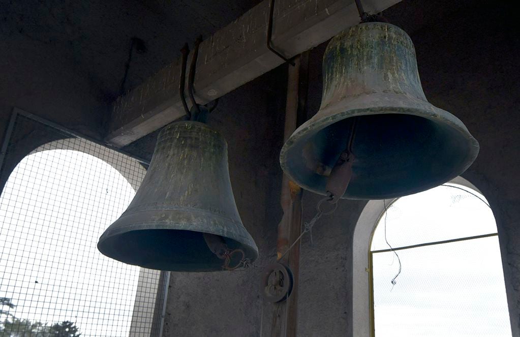 El conjunto de campanas de la iglesia Nuestra Señora de la Merced de Maipú. Foto: Orlando Pelichotti
