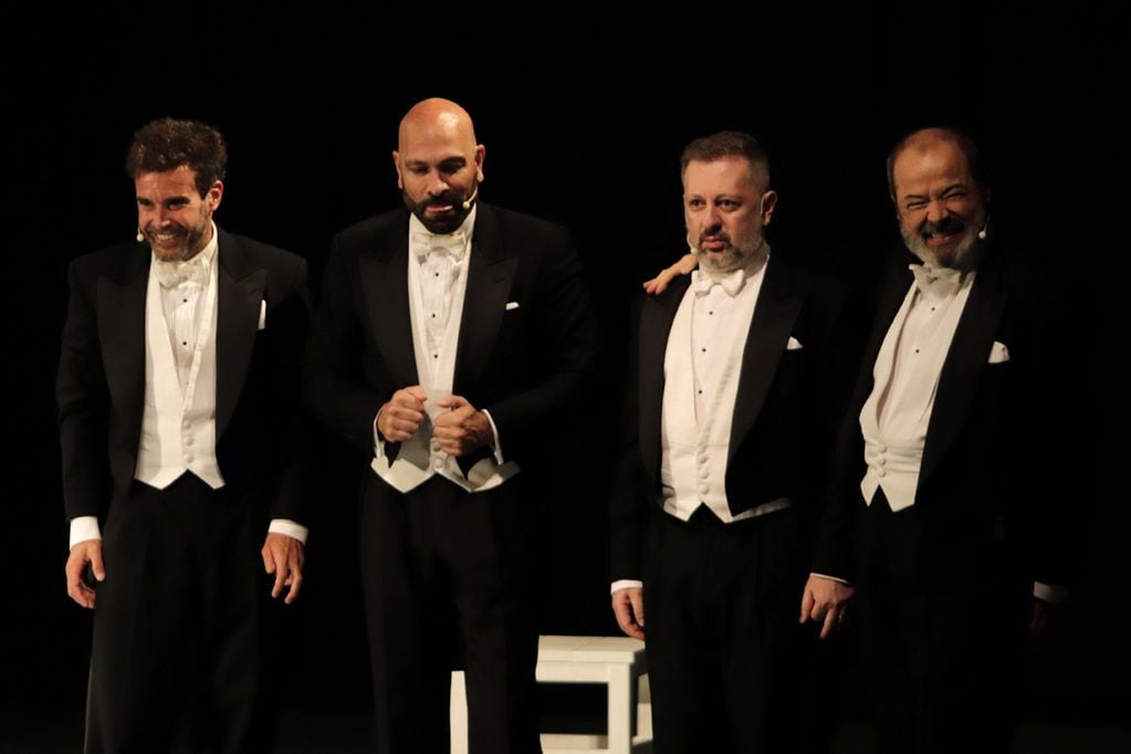 Carlos Paz. Jorge Suárez, Fredy Villareal, Nicolás Scarpino y Nicolás Cabré son "Los mosqueteros del Rey". (La Voz)