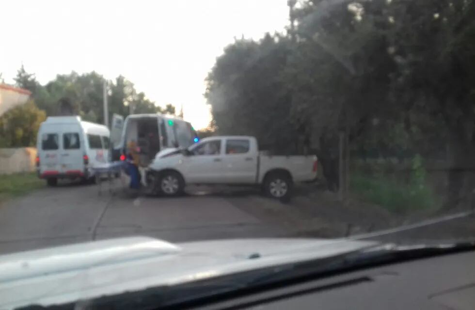 Una camioneta chocó en Maipú y hay un herido 