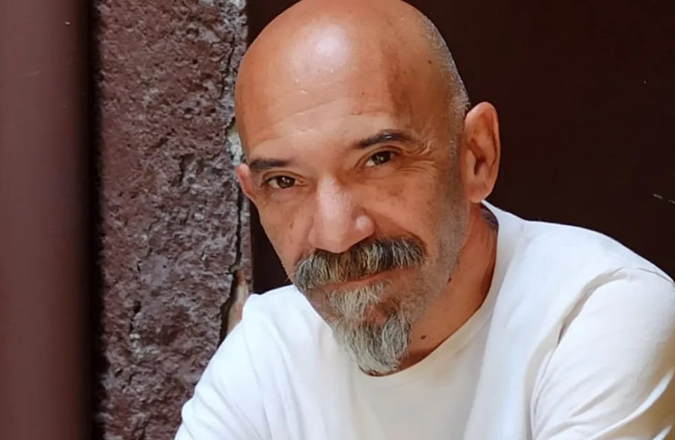 Iñaki Rojas, el artista mendocino multifacético que estrena la obra "Spaghetti del rock".