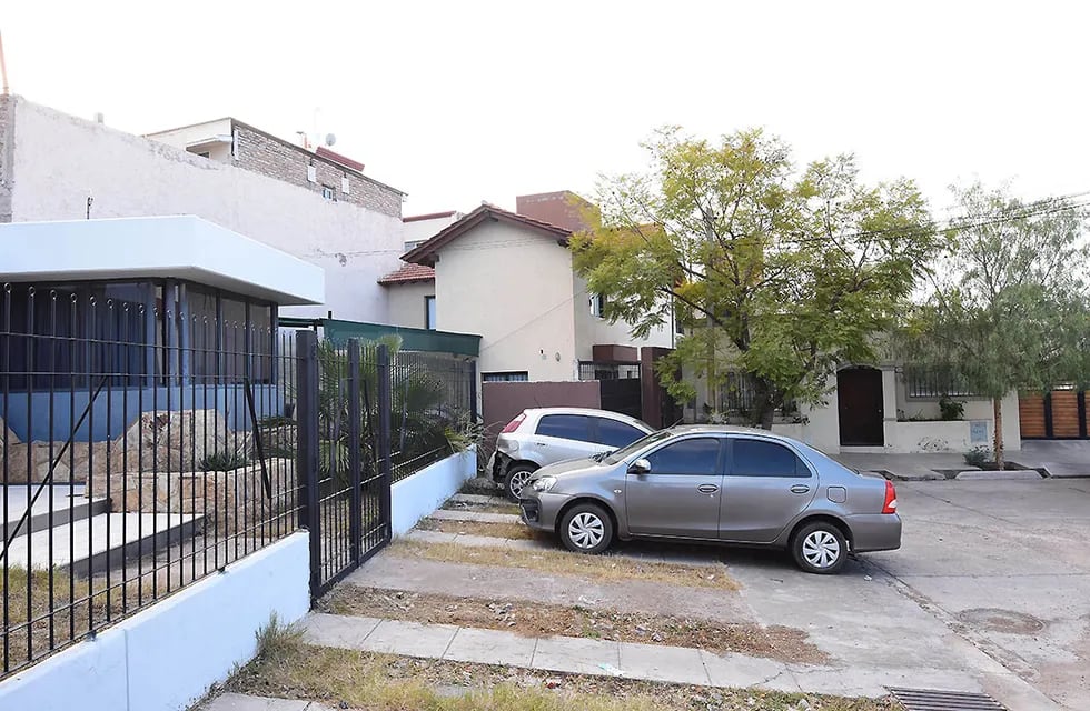 La familia habitaba uno de los cuatro departamentos de un complejo ubicado en calle Cerro Tolosa, en LasTortugas. Foto: Mariana Villa / Los Andes